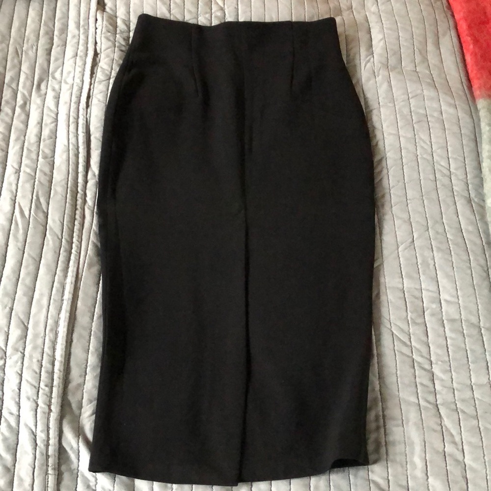 Super vampy high waisted skirt!